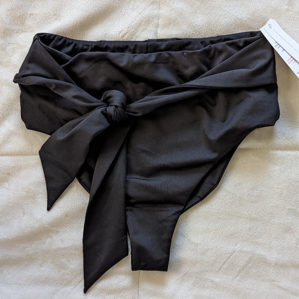 Londre The Nicole Bottom